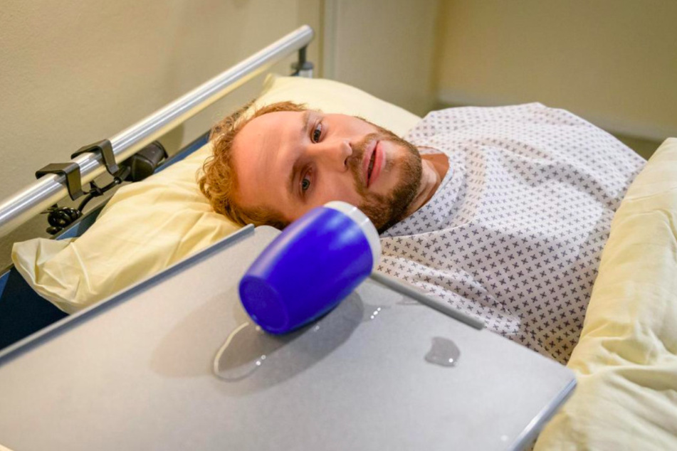 Florian (Arne Löber, 28) kämpft mit seiner harten Diagnose.