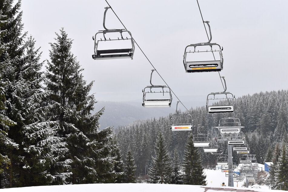 Der Skilift am Fallbachhang in Oberhof stand im vergangenen Winter wie alle anderen Anlagen in Thüringen komplett still.