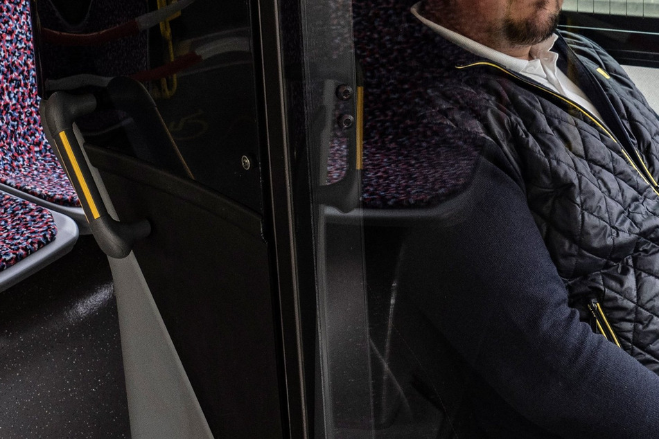 Zum Schutz der Berliner Busfahrer vor dem Coronavirus wurden die Fahrerkabinen von rund 1400 Bussen verglast.