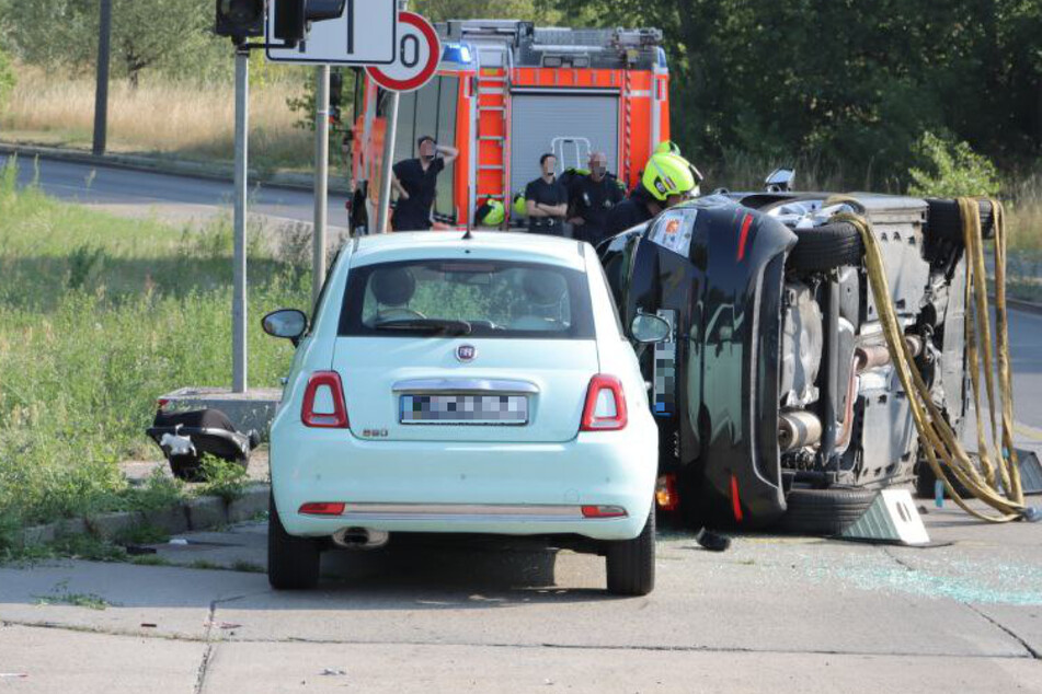 Unfall mit Baby an Bord: Auto überschlägt sich in Marzahn
