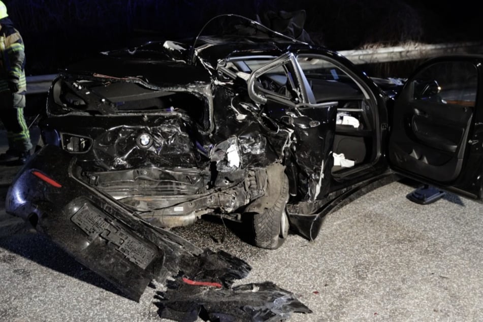 Eine Beifahrerin kam dabei ums Leben.