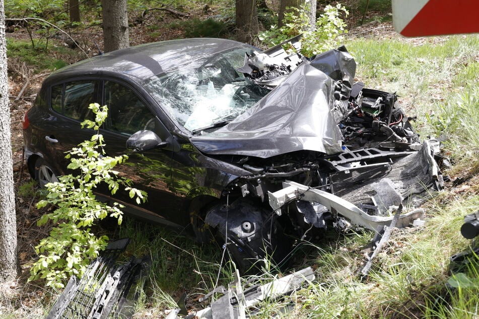 Nach heftigem Crash im Erzgebirge: Polizei sucht weitere Unfallstellen und Zeugen