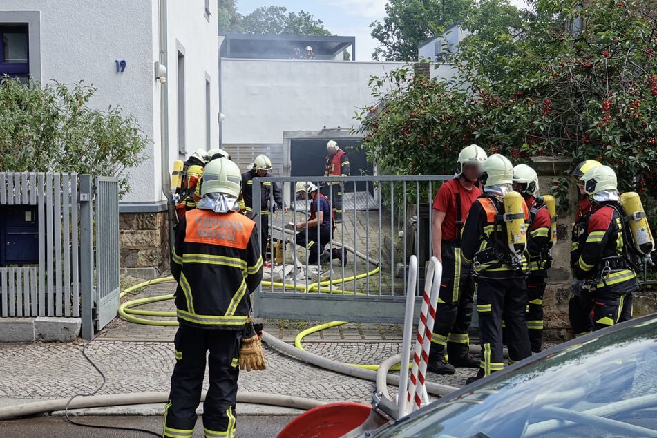Feuerwehrleute konnten den Brand zügig unter Kontrolle bringen.