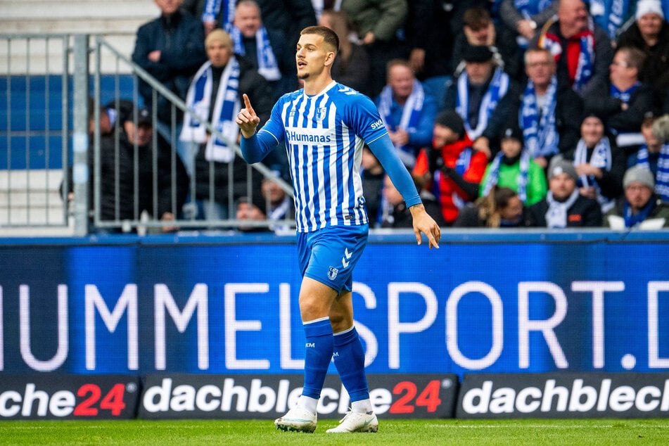 Auch beim zweiten Elfmeter bleibt Mateusz Zukowski (24) eiskalt.