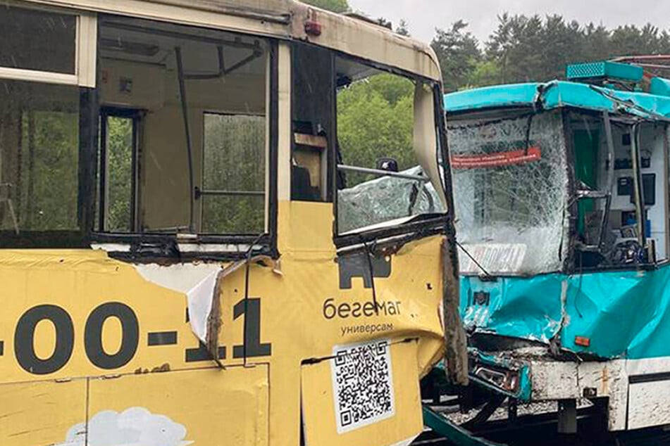 Passagiere aus Bahn geschleudert! 120 Verletzte bei Unfall