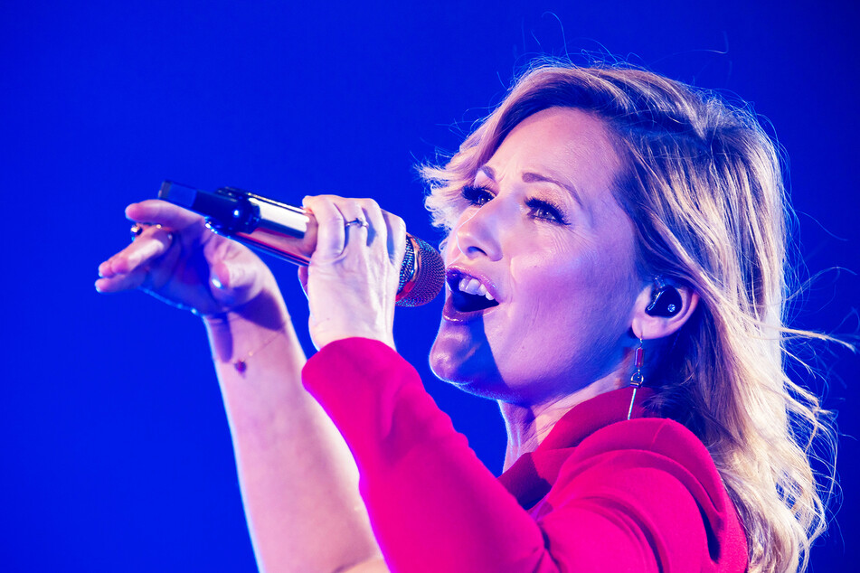 Singt wohl auch im Moment in Mikrofone: Helene Fischer. Der Schlagerstar soll an neuer Musik arbeiten. (Archivbild)