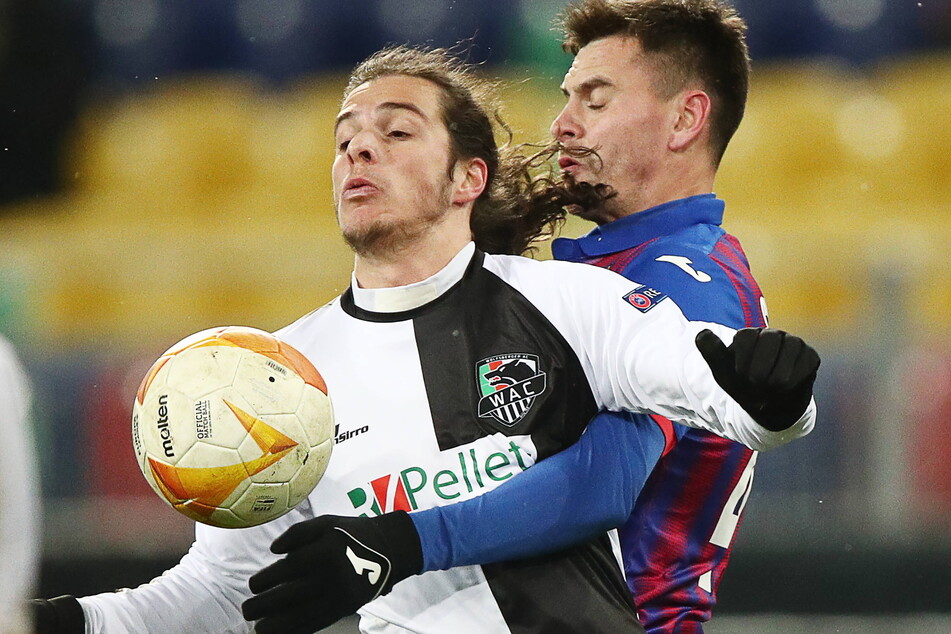 Ex-Dynamo Matthäus Taferner (l.) im Europa-League-Spiel gegen ZSKA Moskau, das er mit dem Wolfsberger AC gewann.