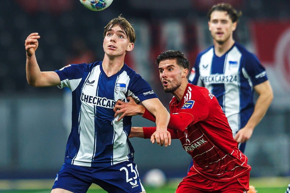 Kennet Eichhorn (l.) hatte kurz vor der Pause die Führung für Hertha BSC auf dem Fuß.