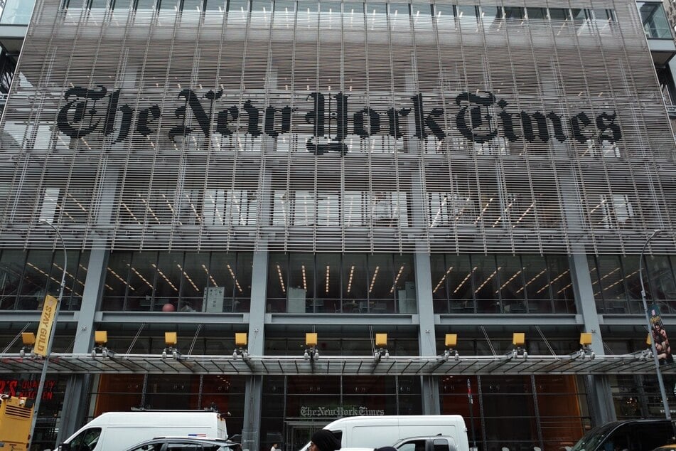 Trump admin. makes "extraordinarily aggressive" move after subpoenaing New York Times reporters