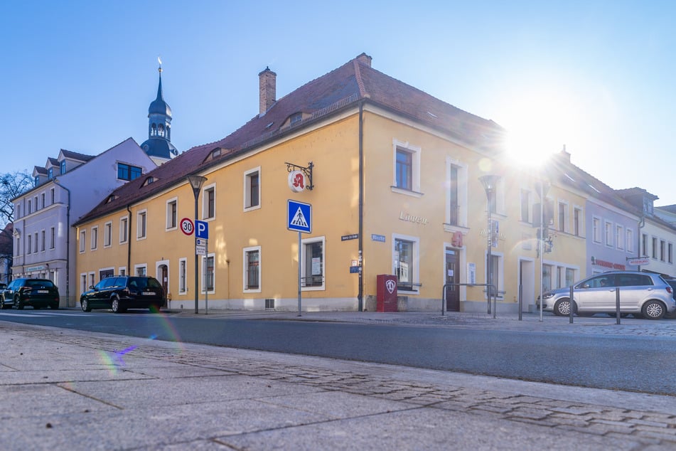 Seit dem 9. Januar fließt kein Wasser mehr aus den Leitungen der "Löwen"-Apotheke am Radeburger Markplatz.