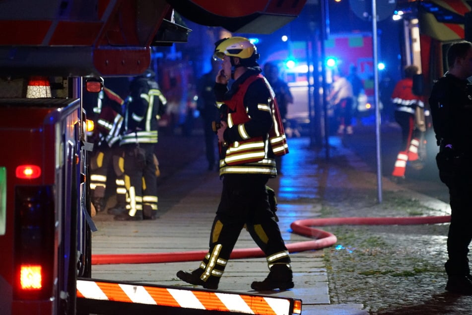 Zahlreiche Einsatzkräfte waren in der Nacht vor Ort.