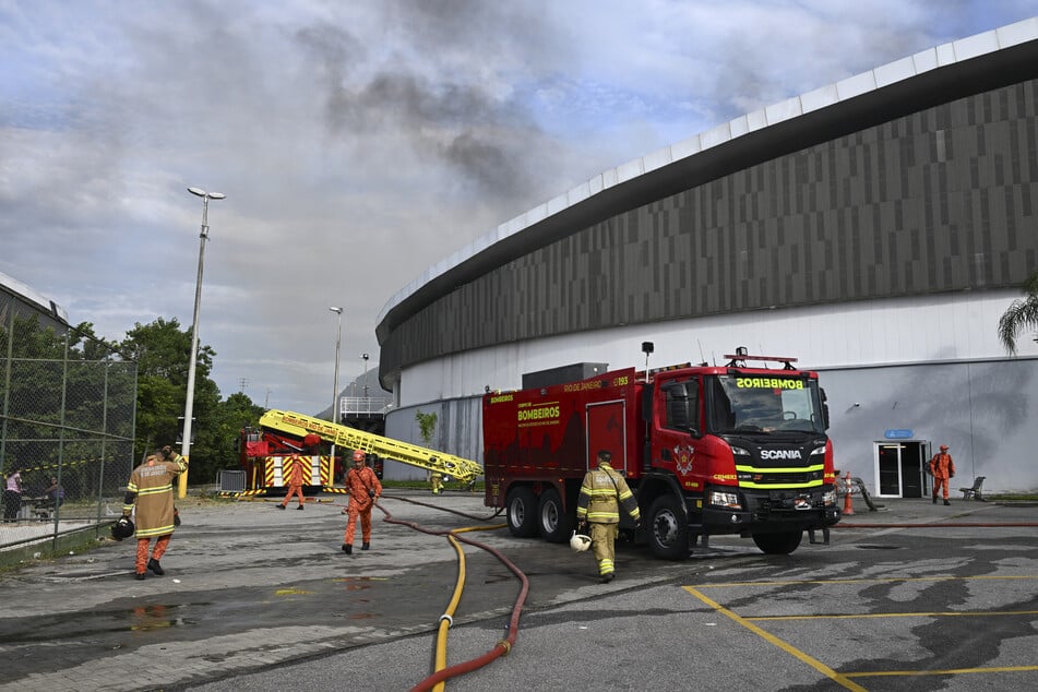 Dutzende Feuerwehrleute waren vor Ort, hatten alle Hände voll zu tun.