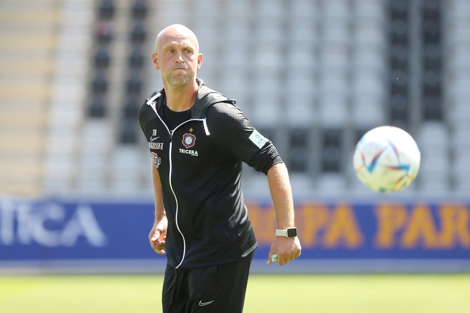 Timo Rost (45) hat sehr selbstkritisch auf seine Zeit als Trainer des FC Erzgebirge Aue zurückgeblickt.