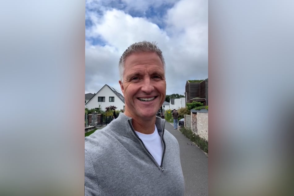 Ralf Schumacher (50) will auch in den neuen Werbe-Clips wissen, wie viel Dein Auto wert ist.
