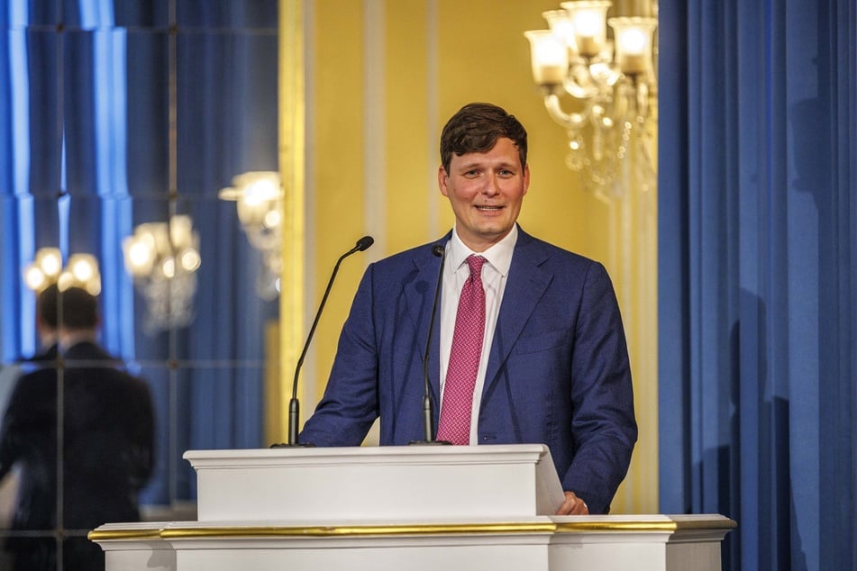 Kultusminister Conrad Clemens (42, CDU) lässt Handys an Grundschulen verbieten.