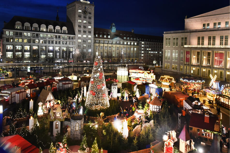 Der Märchenwald ist schon seit über 40 Jahren Tradition auf dem Leipziger Weihnachtsmarkt. (Archivbild)