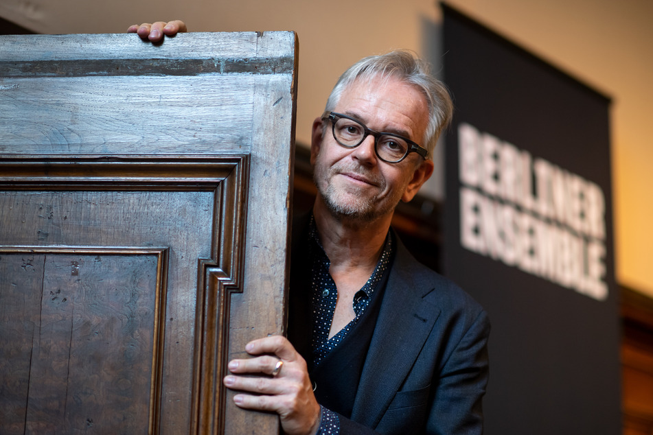 Theaterintendant Oliver Reese (55) glaubt, dass die Coronavirus-Krise die Arbeit am Berliner Ensemble noch über Monate verändern wird.