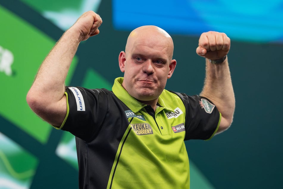 Steht mächtig unter Druck und vermisst seine Familie: Der dreifache Weltmeister Michael van Gerwen (35) will erneut den Titel in London holen.