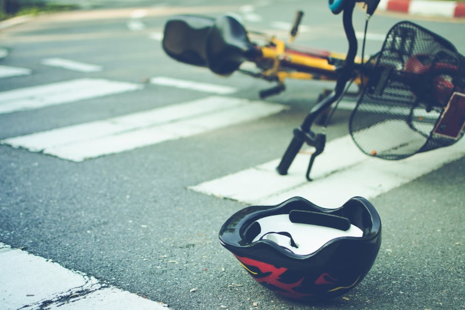 Unfallfahrer flüchtet nach Crash mit Radler, jetzt bittet die Polizei um Hilfe