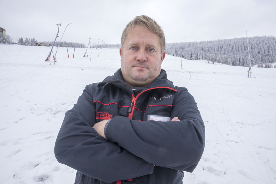 René Lötzsch ist Geschäftsführer der Fichtelberg-Schwebebahn, die die Skilifte auf Sachsens größtem Berg (1215 Meter) betreibt. Er warnt vor einem "Super-Gau".
