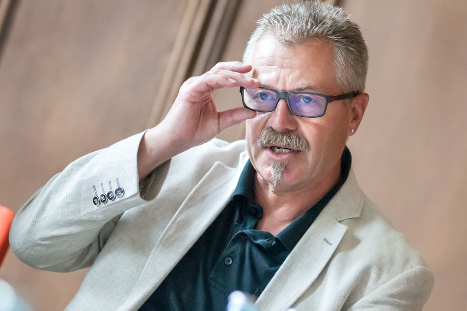 Ihn möchten Grüne und SPD an die kurze Leine legen: Bürgermeister Miko Runkel (59, parteilos).
