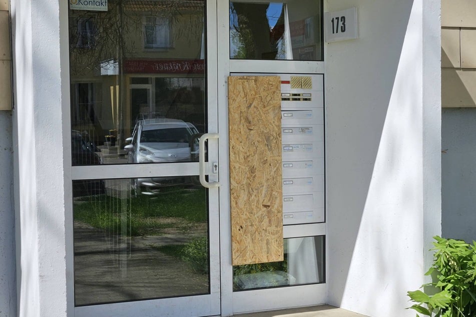 Gegen 21.55 Uhr sprengten Unbekannte einen Briefkasten in der Friedrichshafener Straße Nummer 173.