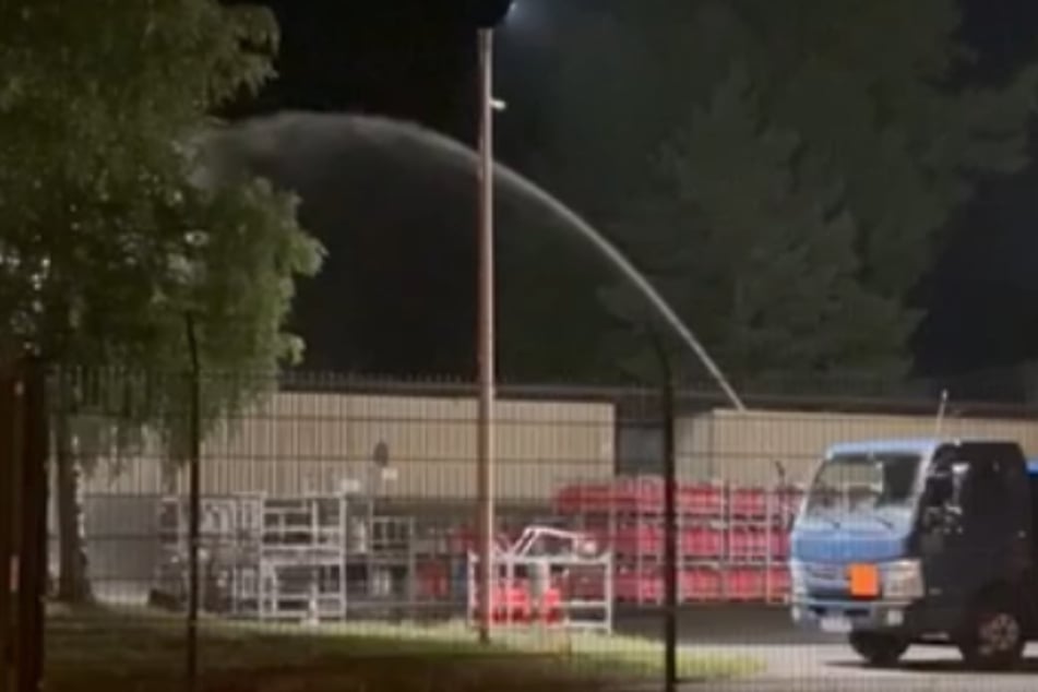 Kurz vor Mitternacht regnete es Löschwasser auf das Firmengelände der "Propan Rheingas Cottbus-Spreegas GmbH".