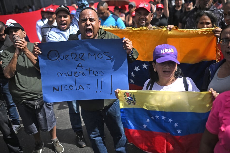 Venezuelans rally in Caracas in support of President Nicolas Maduro after his seizure by US forces on January 3, 2026.