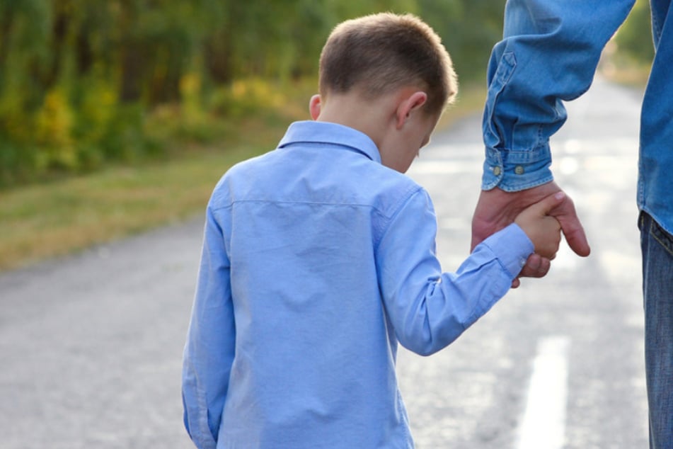 Es ist der Albtraum aller Eltern. In Suhl sind Kinder von einem unbekannten Mann angesprochen worden. (Symbolbild)