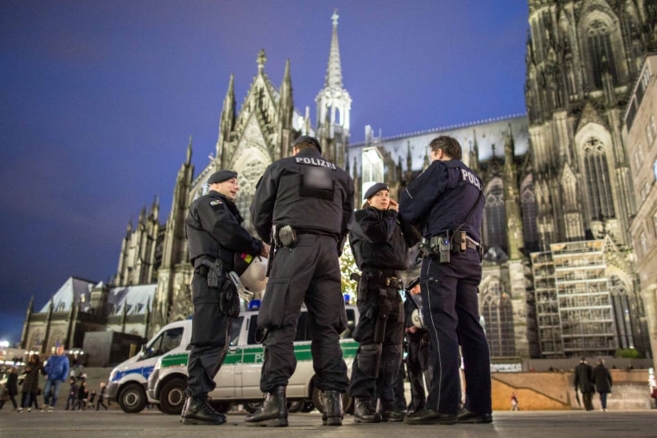 Nach den gezielten Terrorplänen auf den Kölner Dom wurde das Kölner Wahrzeichen wochenlang durch Polizei bewacht.