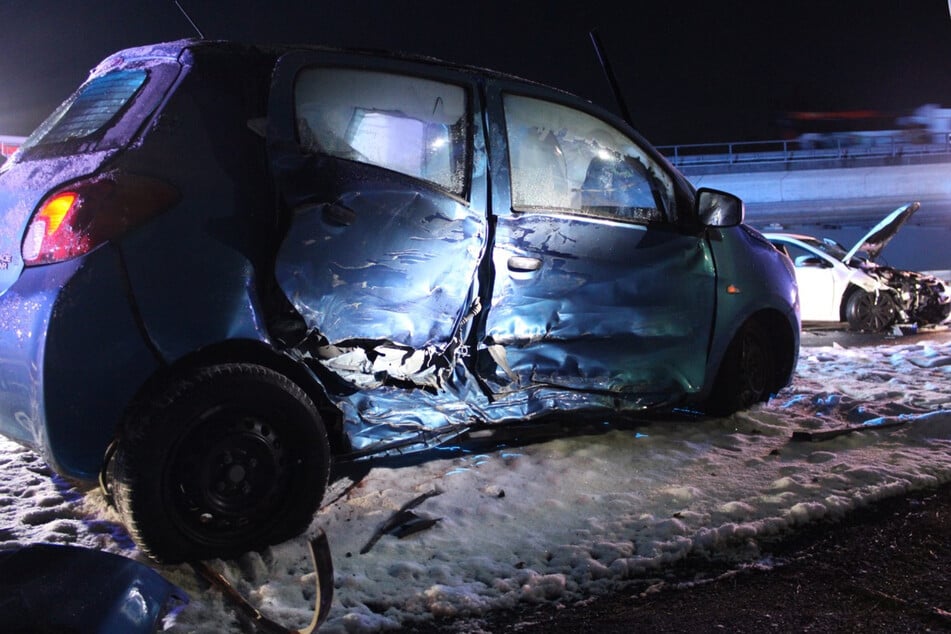 Unfall A4: Heftiger Crash an Autobahnauffahrt: 42-Jähriger übersieht VW