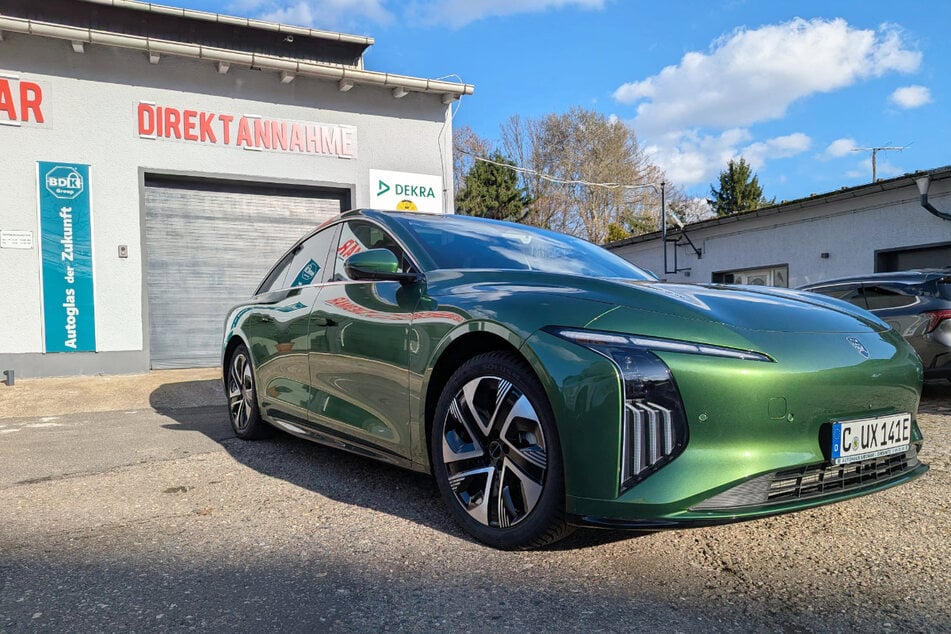 Abbildung zeigt Sonderausstattung.