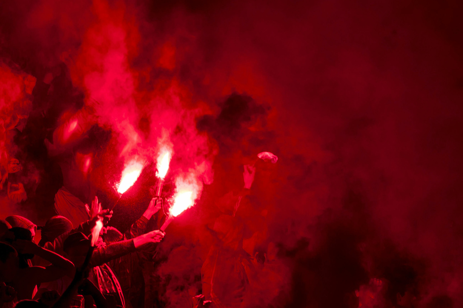 Wegen Gewalt, Diskriminierungen oder anderweitigen Störungen wurden in der Saison 2018/19 sechs Spiele in Sachsen abgebrochen. (Symbolbild)