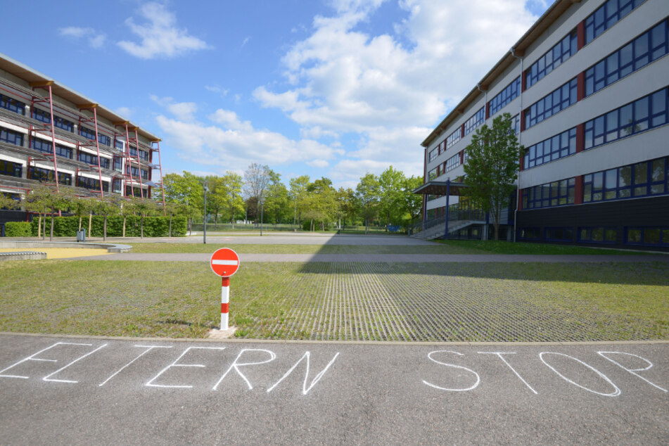Klare Ansage auf dem Hof der Dr.-Salvador-Allende-Schule. Die konnte die Zwangspause aber auch positiv nutzen.