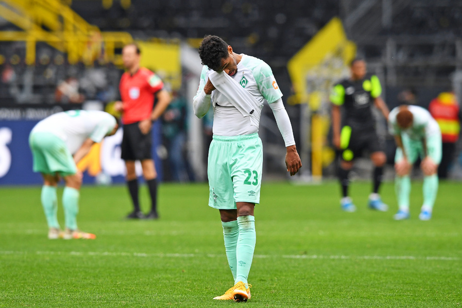 Bremens Außenverteidiger Thedor Gebre Selassie (34) traf gegen Borussia Dortmund ins eigene Tor. Auch sonst war die klare Pleite ein herber Rückschlag für Werder.