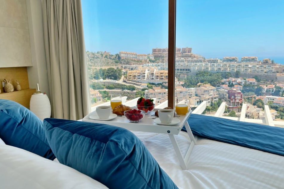 Blick in ein Schlafzimmer der Ferienanlage "Colina del Sol", wo die Familie aus Großbritannien ihren Urlaub verbrachte.