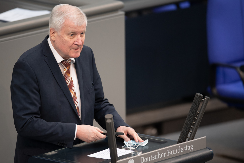 Innenminister Horst Seehofer (71, CSU) hatte Mitte April diesen Schritt bereits erwartet.