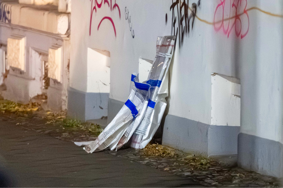 Darunter auch Gegenstände, die bei der Auseinandersetzung vermutlich zum Einsatz kamen.