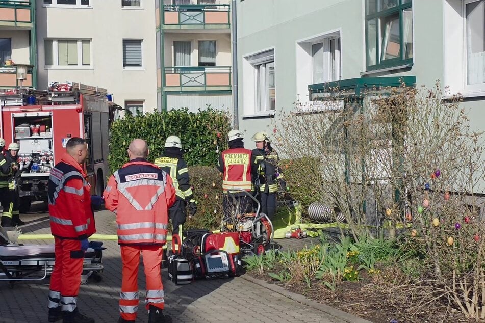Insgesamt waren circa 60 Kräfte von Feuerwehr, Rettungsdienst und Polizei vor Ort.