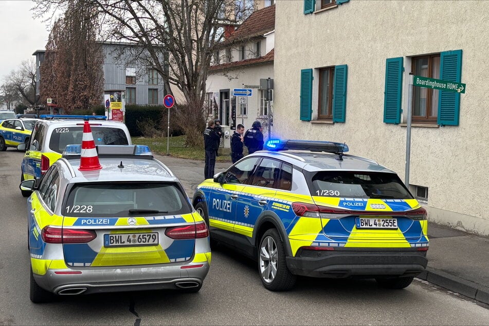 Die Polizei ist in Konstanz mit zahlreichen Einsatzkräften vor Ort.