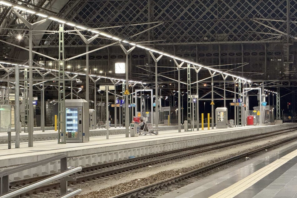 Dresdens Hauptbahnhof wirkte gespenstisch leer.