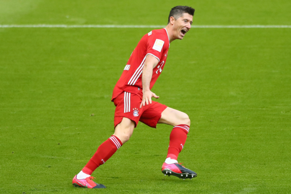 Robert Lewandowski jubelt über seinen Treffer zur 1:0-Führung für die Bayern. Es war Tor Nummer 37 für den Polen in der laufenden Bundesliga-Saison.