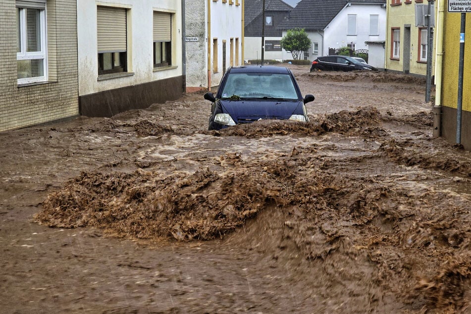 Starkregen führt zu Erdrutsch in deutscher Stadt