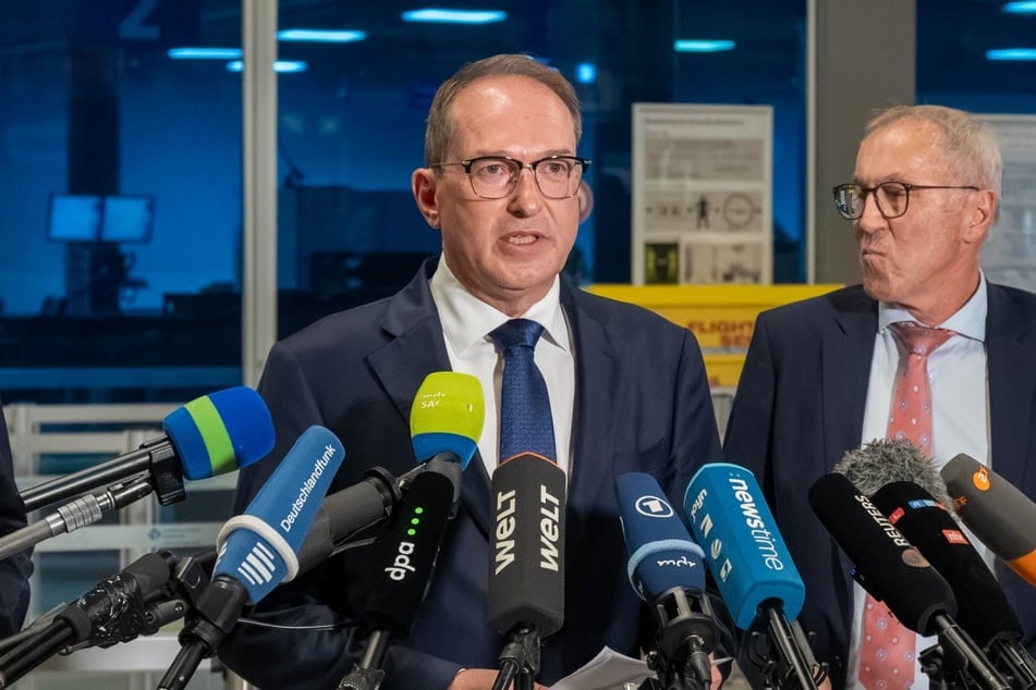 Bundesinnenminister Alexander Dobrindt (56, CSU) äußerte sich am Mittwochabend in Leipzig zu dem Drohnen-Vorfall.
