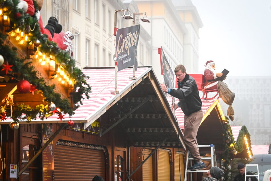 Der Weihnachtsmarkt wird inzwischen wieder abgebaut.