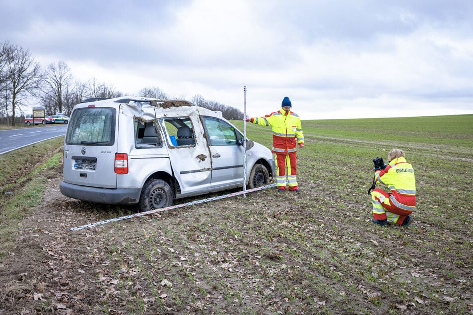 Unfallforscher machten ihre Arbeit und versuchten, den Crash zu rekonstruieren.