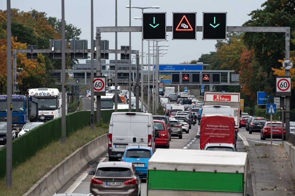 Auf der A111 bei Stolpe ging am Mittwochvormittag nach einem Crash erst einmal nichts mehr. (Archivbild)