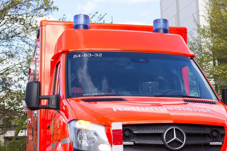 Rettungskräfte brachten den schwer verletzten 46-Jährigen in die Düsseldorfer Uniklinik. (Symbolbild)