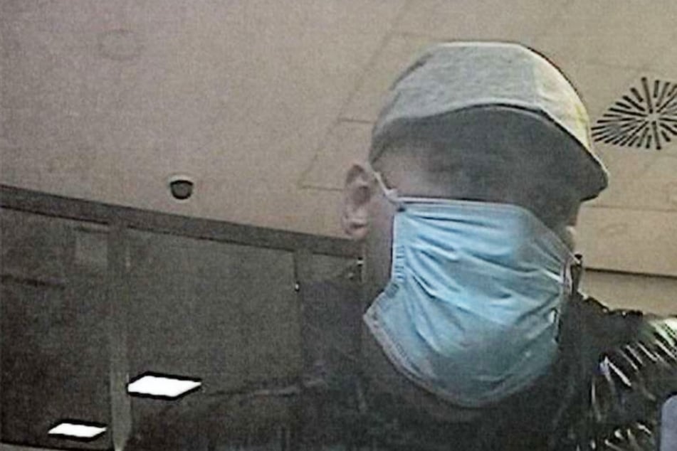 Mit diesem Bild sucht die Brandenburger Polizei nach einem der Tatverdächtigen.