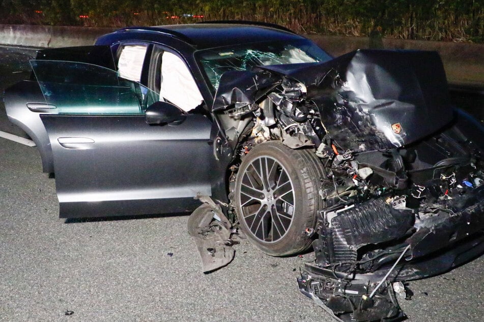 Unfall A8: Porsche kracht frontal gegen VW Crafter: Zwei Kinder bei Unfall verletzt